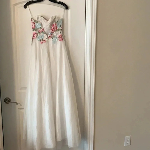 Social Code Strapless Embroidered Gown White - Picture 5 of 11